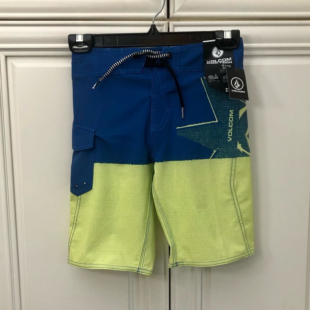 NWT Volcom Modtech boys board shorts